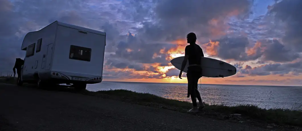 camper meer surfer dämmerung fotolia 116624192