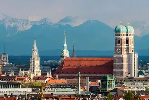 München Panorama mit Dom und Alpen