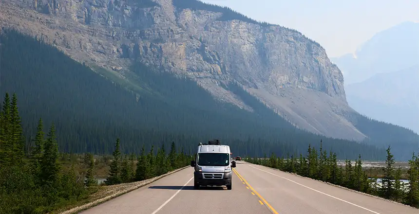 campervan im banff nationalpark, kanada