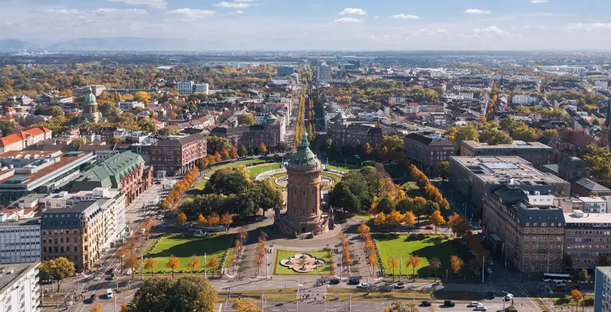 Panorama von Mannheim mit Blick auf den Friedrichsplatz