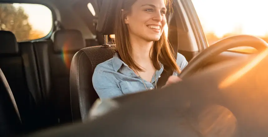 europcar mietwagen frau am steuer
