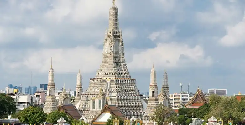 wat arun bangkok thailand
