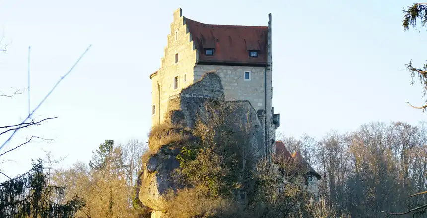 Blick auf das Chemnitzer Ausflugsziel Burg Rabenstein, Ahorntal
