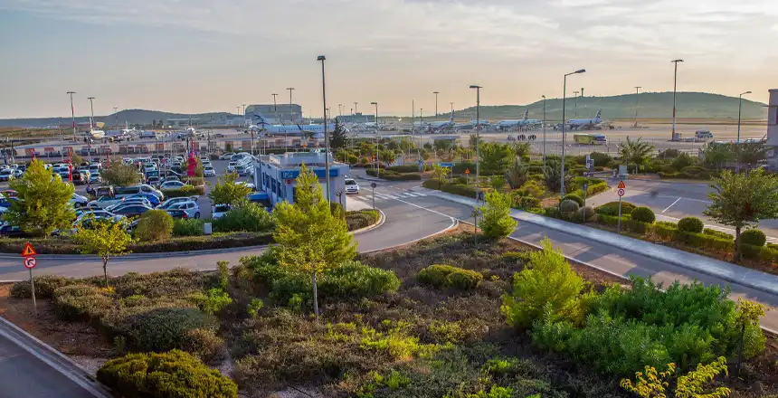 flughafen-athen Autos und Flugzeuge am Flughafen von Athen