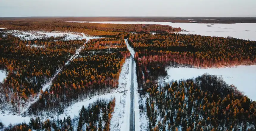 finnland-panorama-lappland-schnee Panorama Straße durch Lappland, Finnland, mit Schnee