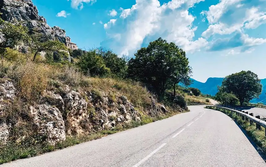 Straße an der Côte d'Azur