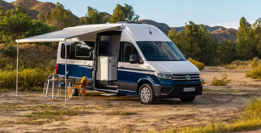 VW Campervan mit Vordach