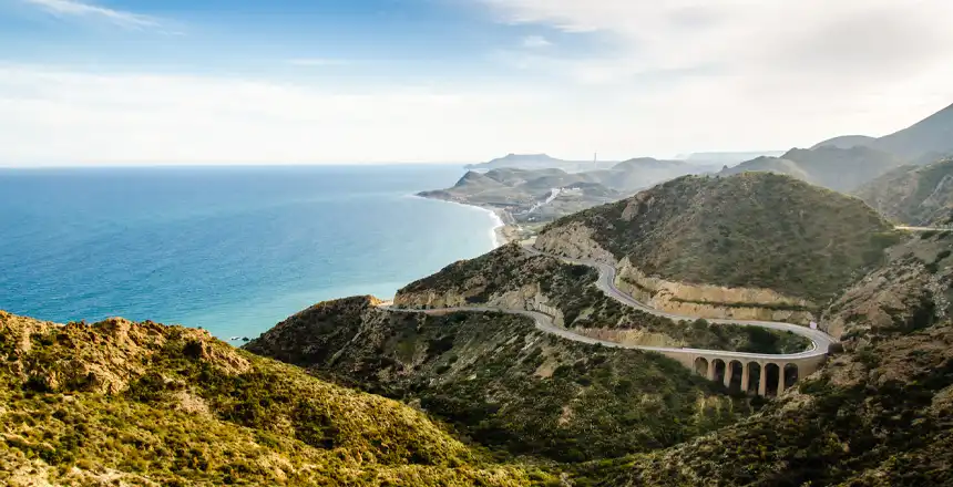 mojacar-spanien-serpentinen-strasse-kueste-andalusien Serpentinenstraßen an der Küste von Mojacar, Andalusien