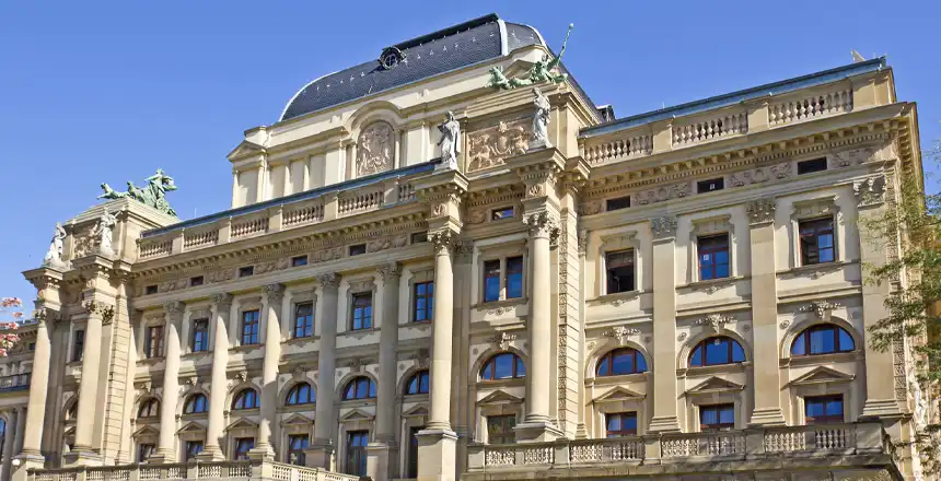 Fassade des Hessischen Staatstheaters in Wiesbaden