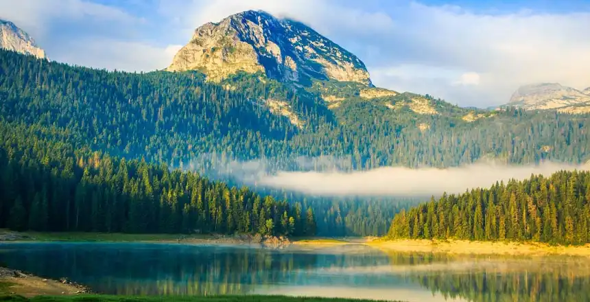 Berg und See im Durmitor Nationalpark, Montenegro