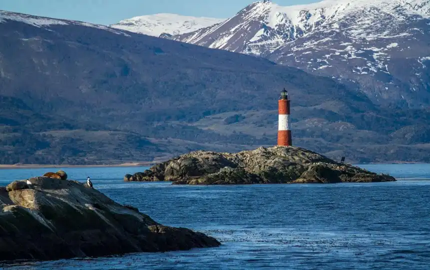 Leuchtturm vor Ushuaia im Süden Argentiniens