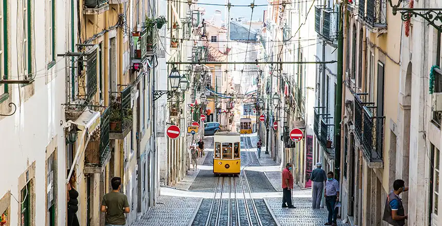 Stra&szlig;enbahn in Lissabon, Portugal