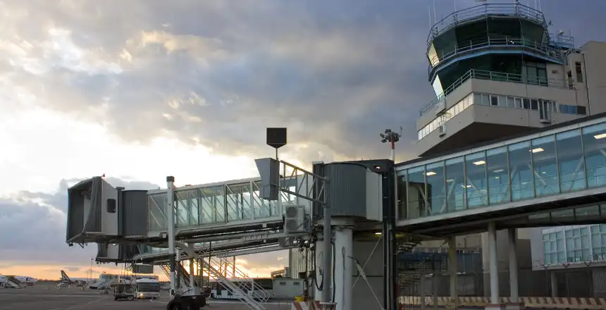 Gate am Flughafen Catania, Sizilien