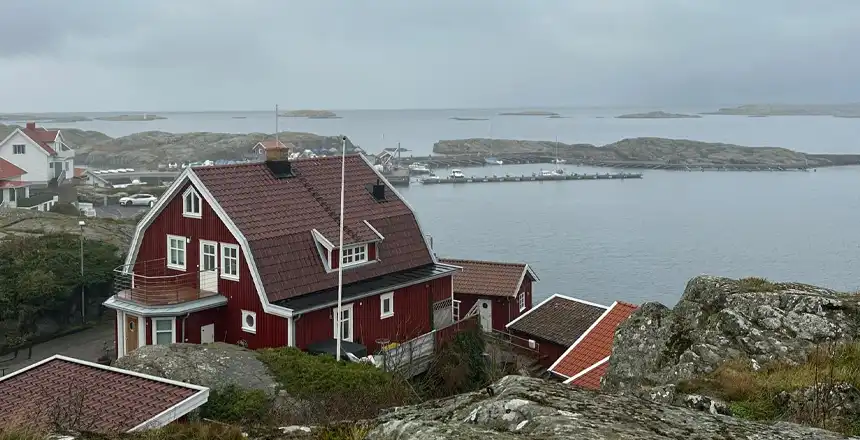 Häuser mit Blick auf die Küste in Göteborg, Schweden