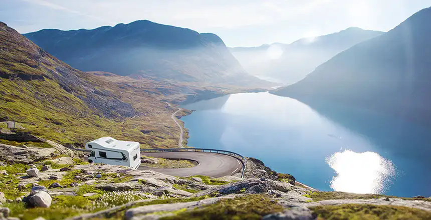 f306d29c56da-weinsberg-carahome wohnmobiltrip in europa, serpentinen am see, weinsberg CaraHome