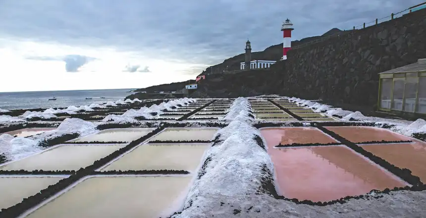 5d503462a966-faro-de-fuencaliente-la-palma-leuchtturm-salzbecken Leuchtturm Faro de Fuencaliente und Salzgewinnungsbecken auf La Palma, Spanien