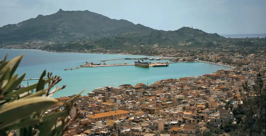 Aussicht von Bochali in Zakynthos auf Stadt und Hafen