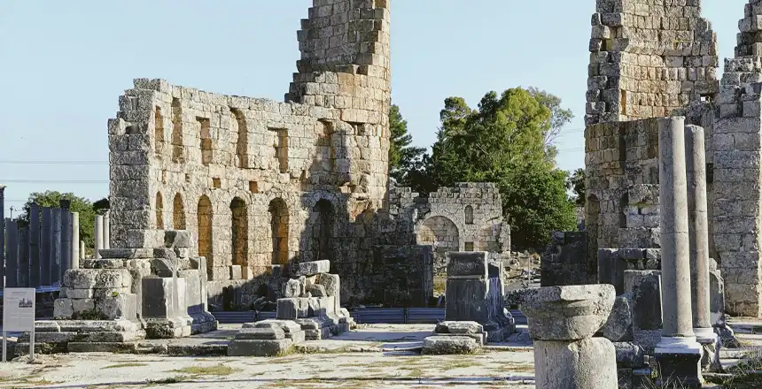 Historische Überreste in Barbaros Pergè nahe Antalya, Türkei