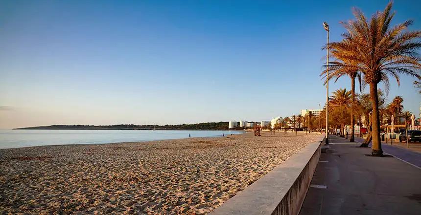 Sandstrand von Cala Millor auf Mallorca, Spanien