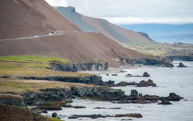 Küste und Straße in Eystrahorn Island