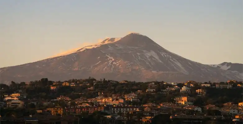 Blick auf den Etna von Catania aus