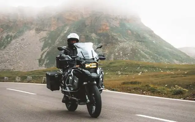 Motorradfahrer am Großglockner in Österreich
