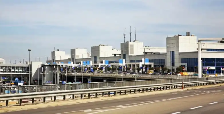 Gebäude am Flughafen von Athen