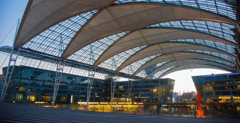 Vorplatz am Münchner Flughafen