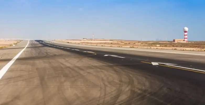 Start- und Landebahn am Flughafen Fuerteventura, Spanien
