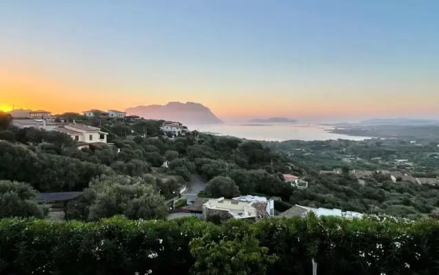 Panoramablick von Olbia auf Sardinien