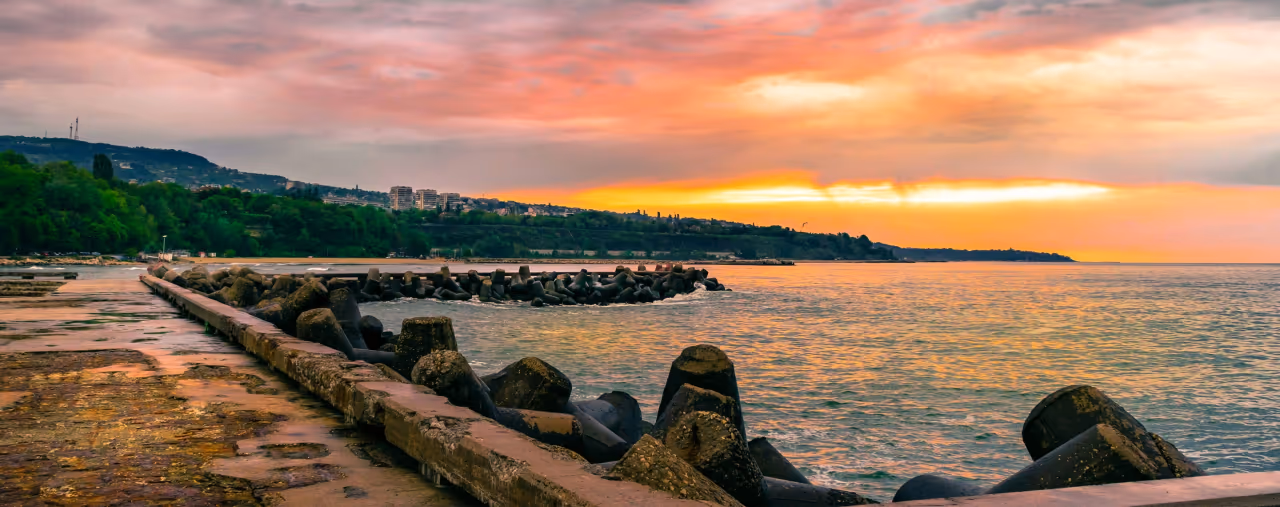 Küste bei Varna im Sonnenuntergang, Bulgarien