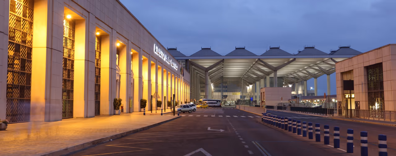 Zufahrt am Flughafen Málaga, Spanien