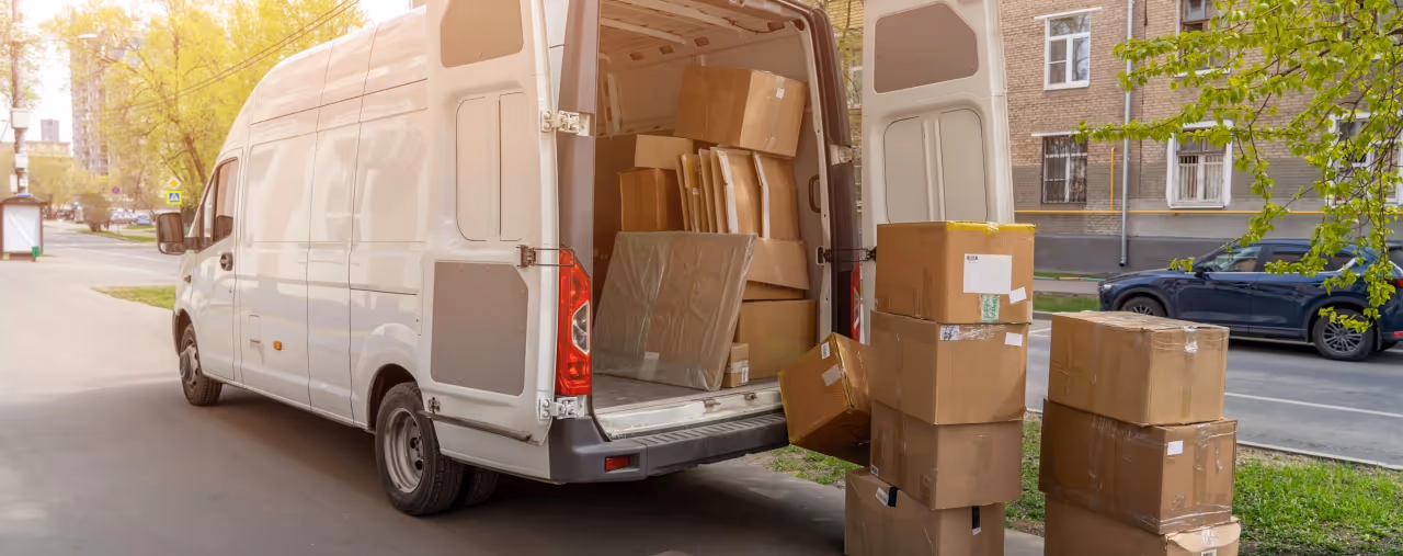 sprinter voll beladen kartons