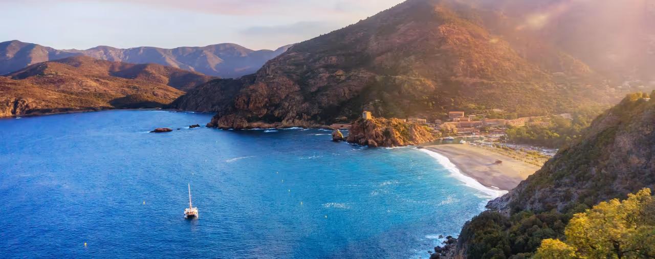 Strand von Porto auf der französischen Insel Korsika