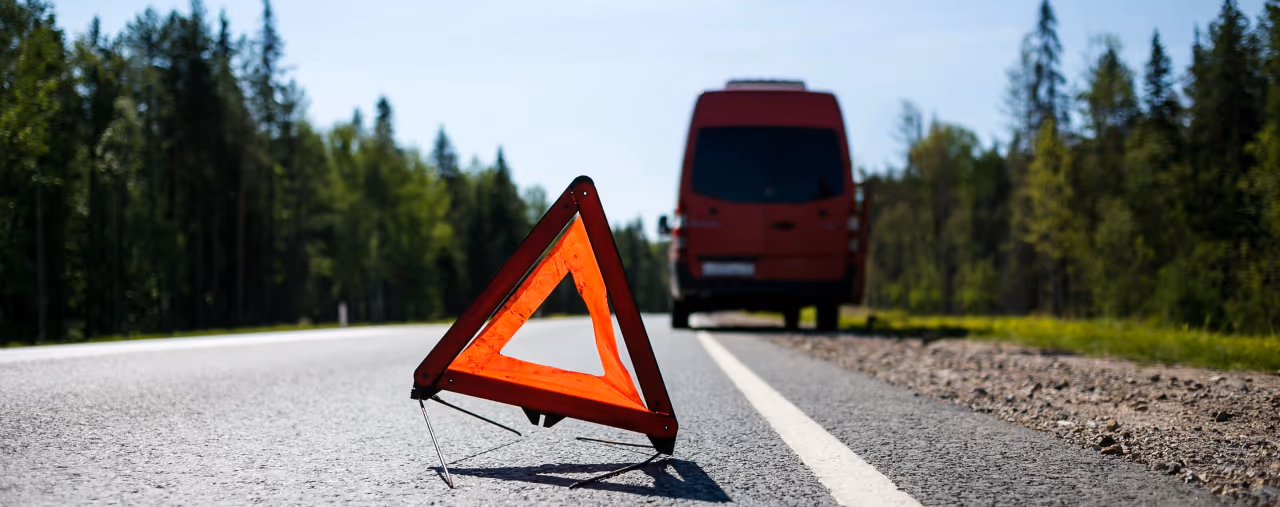 sicherheitsausrüstung im wohnmobil, warndreieck in der grundausstattung
