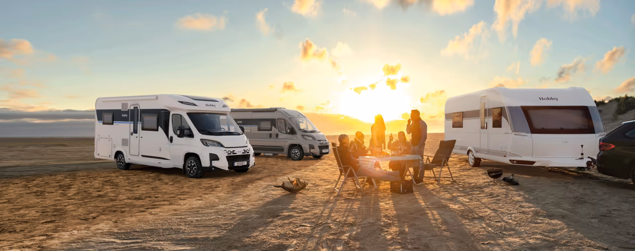 hobby wohnmobil campervan und wohnwagen, feier am strand