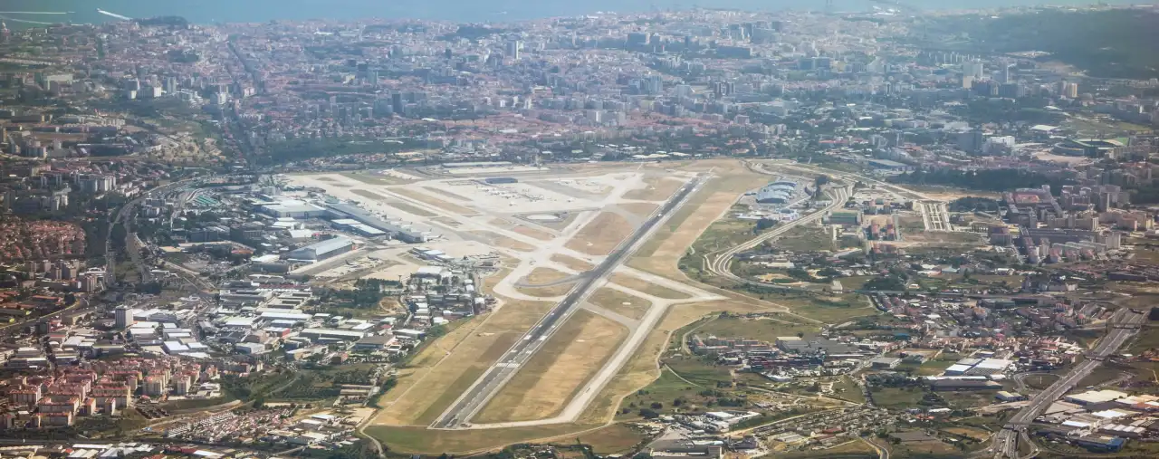 Luftaufnahme vom Flughafen Lissabon, Portugal