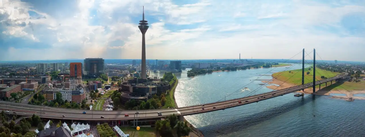 adac autovermietung duesseldorf stadt panorama fotolia 119257216
