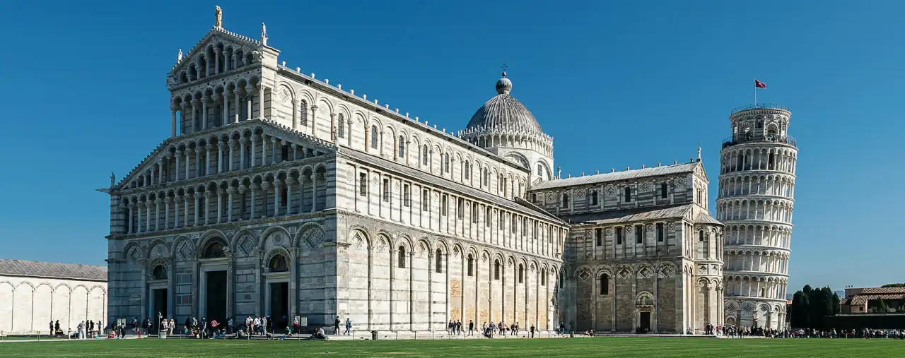 Schiefer Turm von Pisa am Dom Santa Maria Assunta in Italien