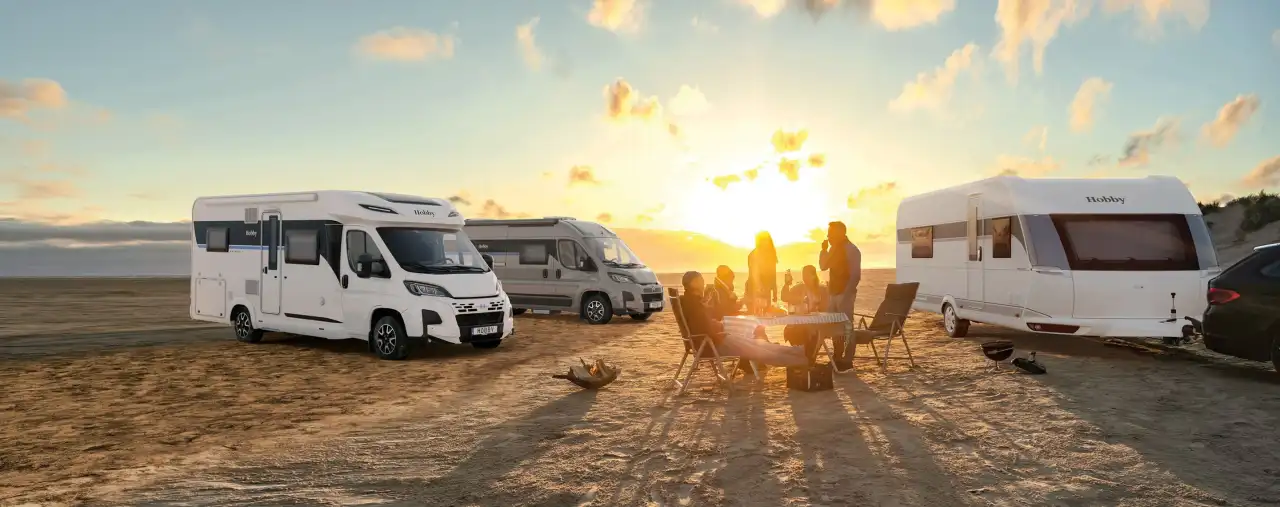 hobby wohnmobil campervan und wohnwagen, feier am strand
