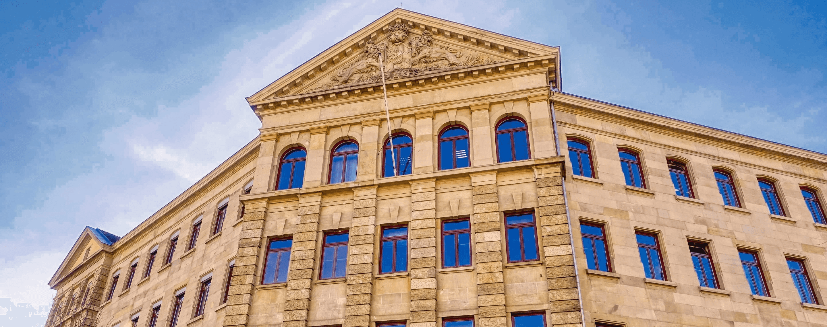 Fassade eines städtischen Gebäudes in Landau in der Pfalz