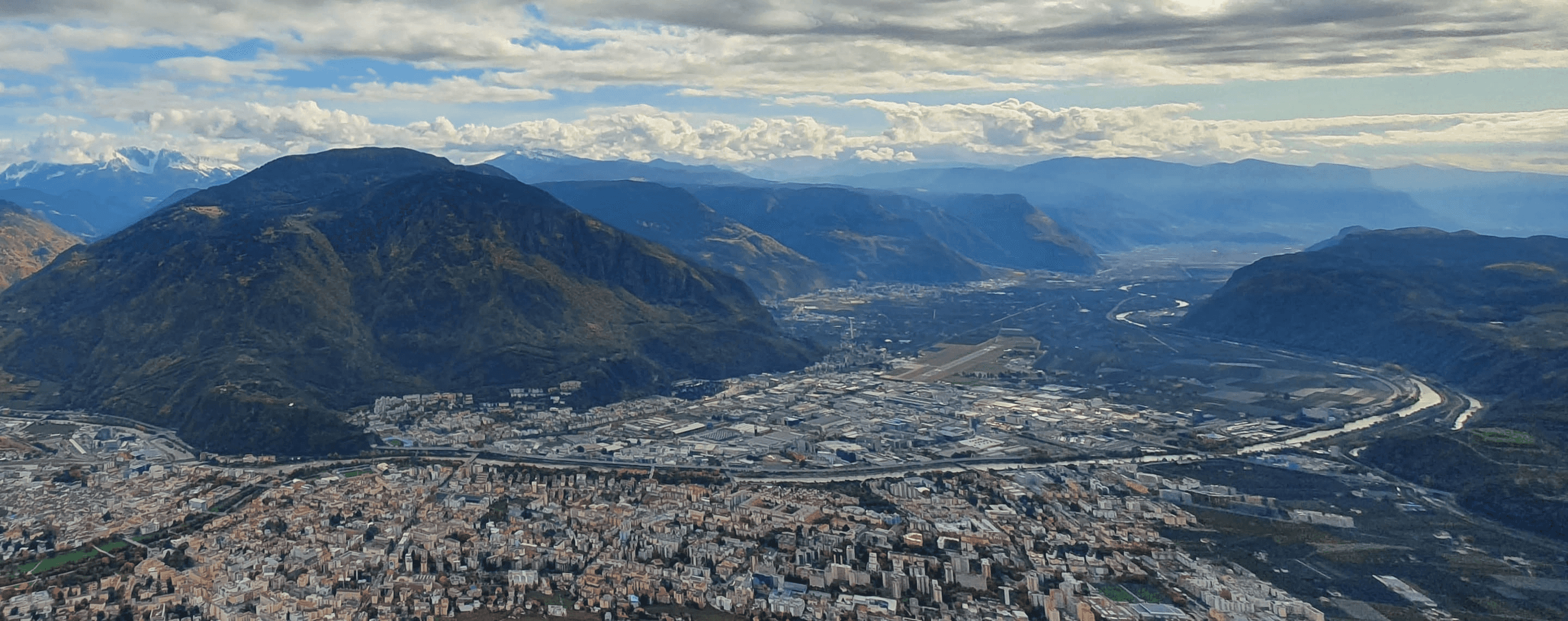 Panoramablick auf Bozen in Südtirol