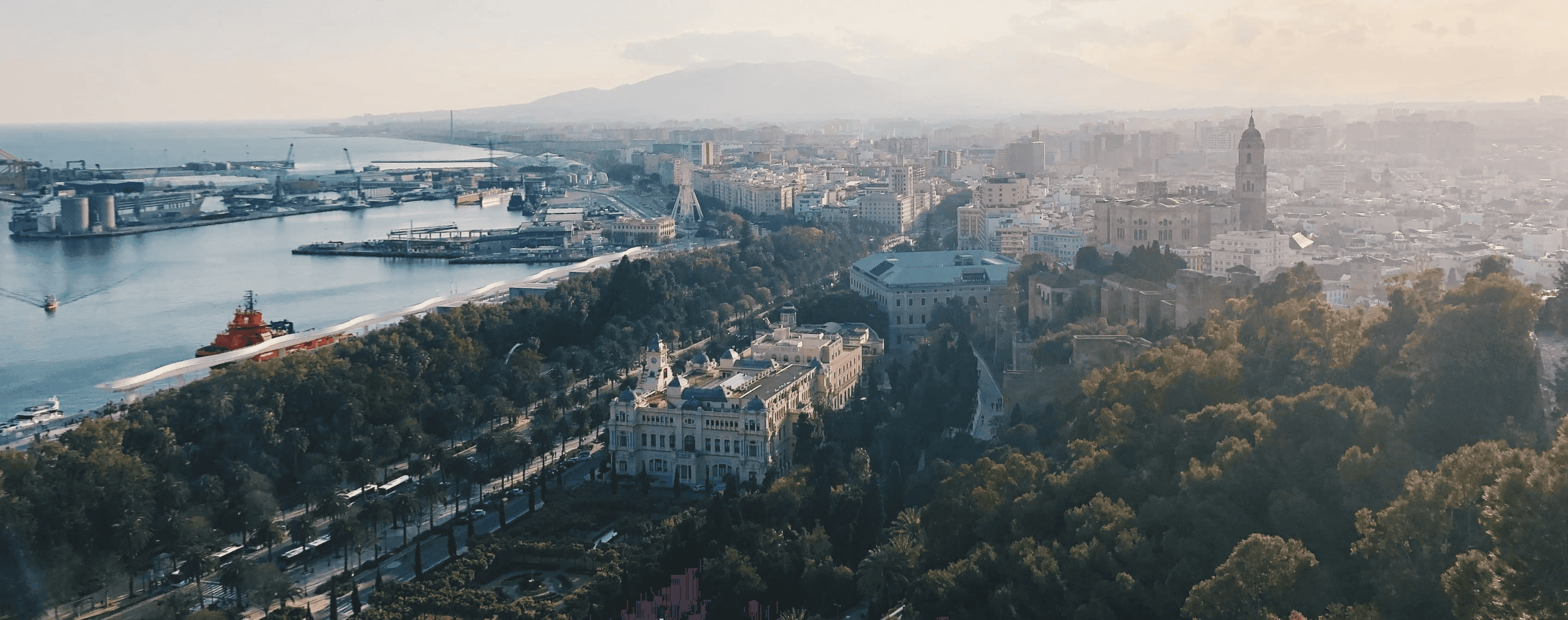 Panoramablick auf die spanische Stadt Malaga