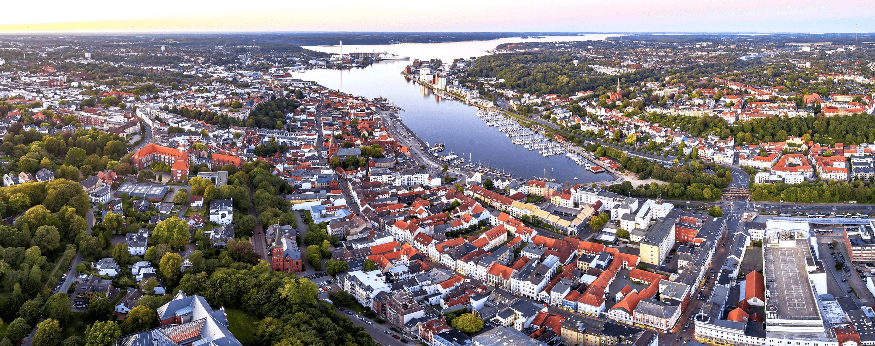 Stadtpanorama von Flensburg aus der Luft