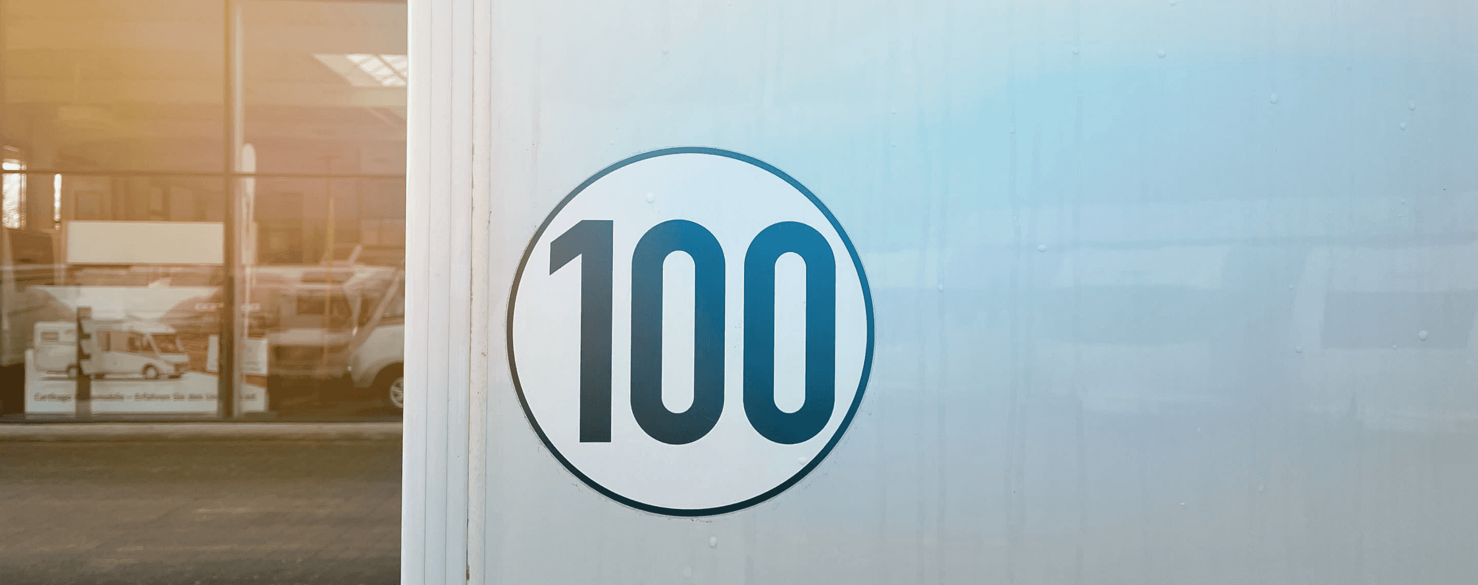 100er Zulassung wohnwagen, aufkleber am anhänger