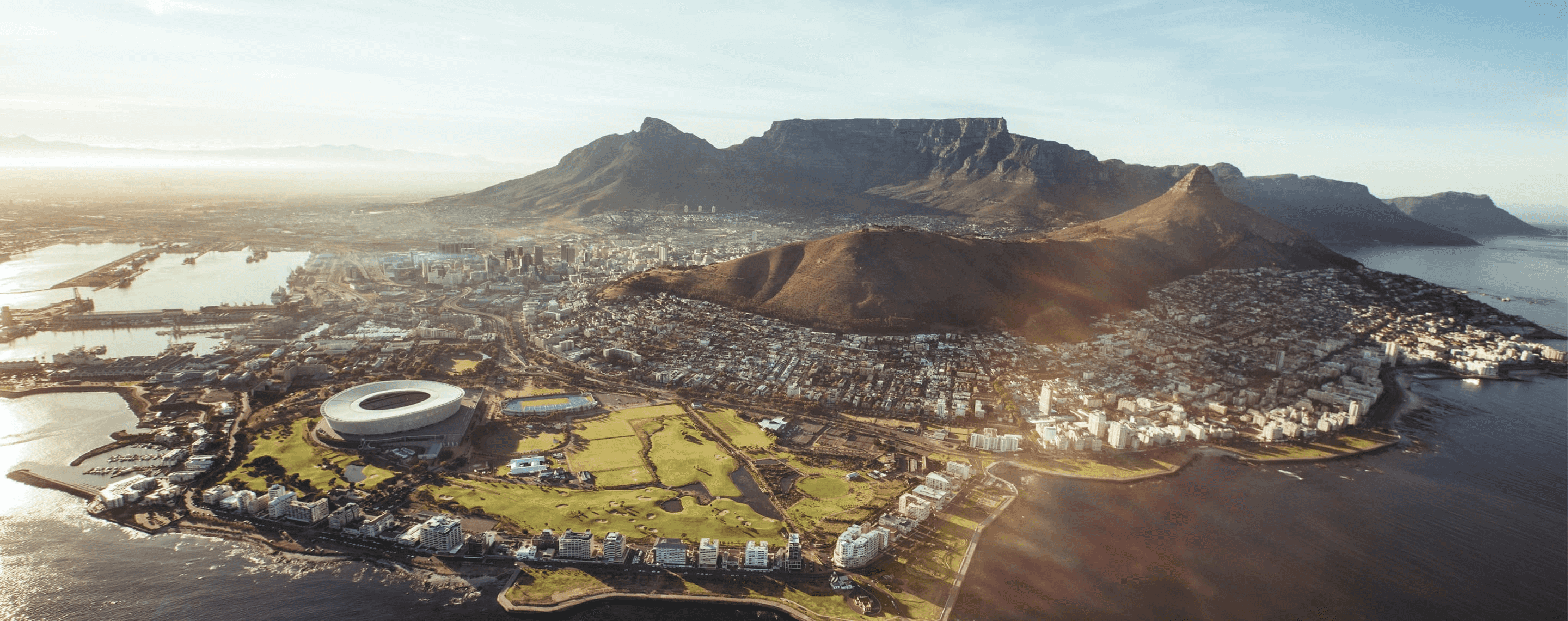Panoramablick auf Kapstadt mit Tafelberg