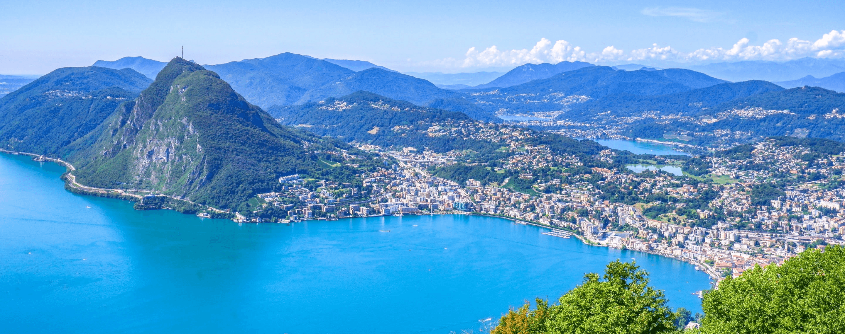 Panoramablick auf Lugano, den Luganersee und die Berge, Schweiz