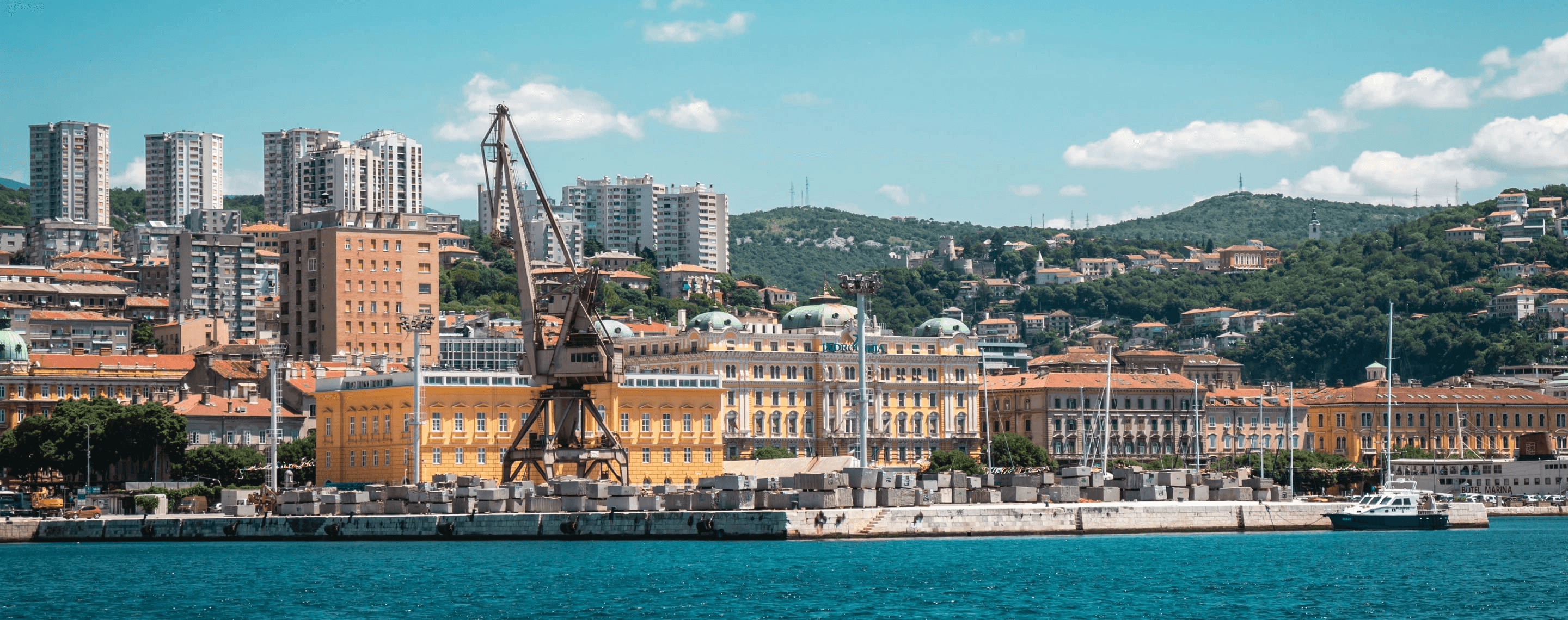 Blick auf den Hafen von Rijeka, Kroatien