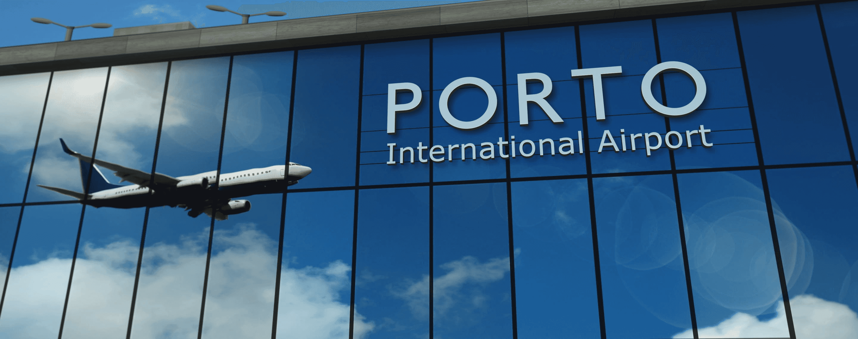 Schriftzug Porto International Airport am Flughafen Porto