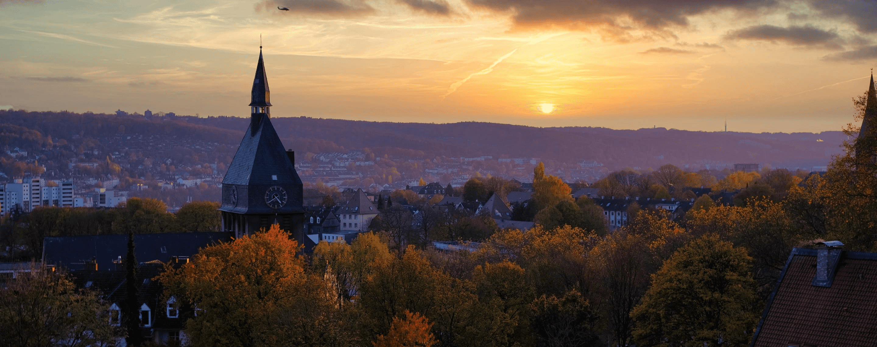 Panoramablick auf Wuppertal im Sonnenuntergang